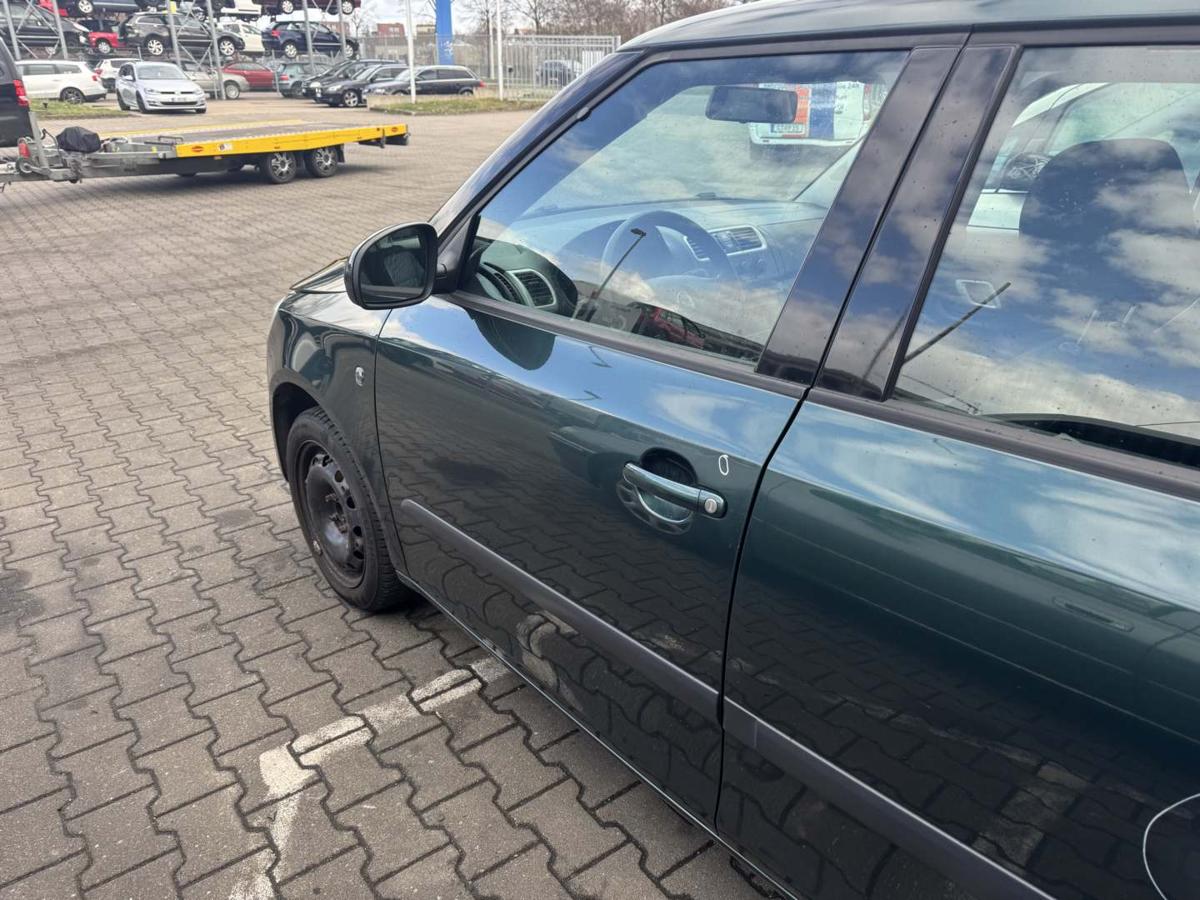Skoda Fabia 2 original T&uuml;r vorn links LF6K Highland Gr&uuml;n Rohbau Bj.2008